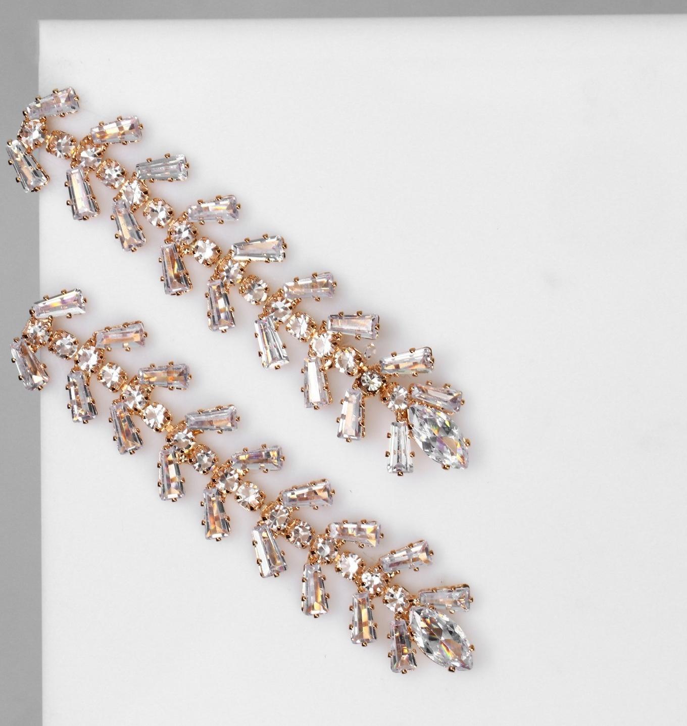 Серьги висячие со стразами 