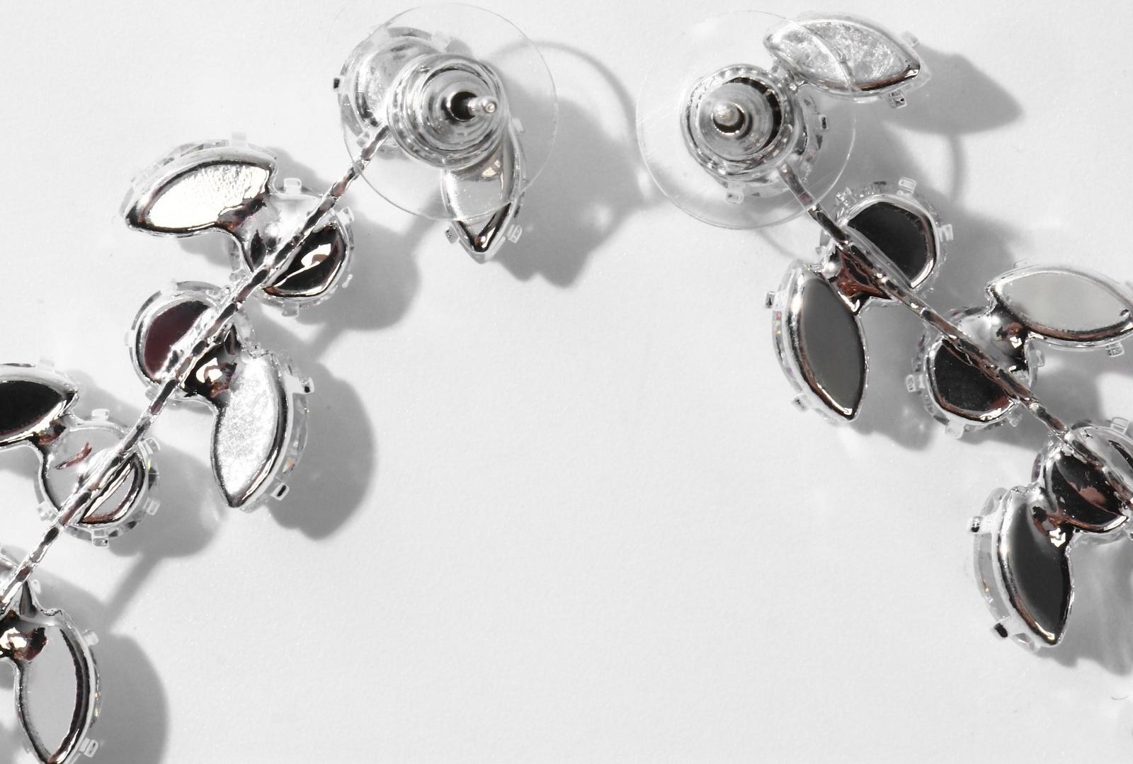 Серьги висячие со стразами 