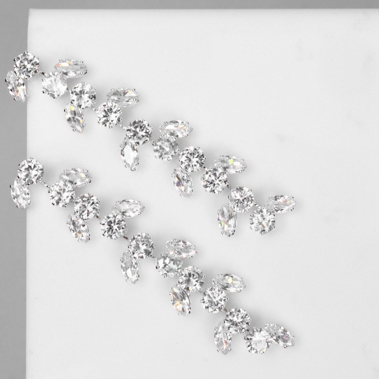 Серьги висячие со стразами 