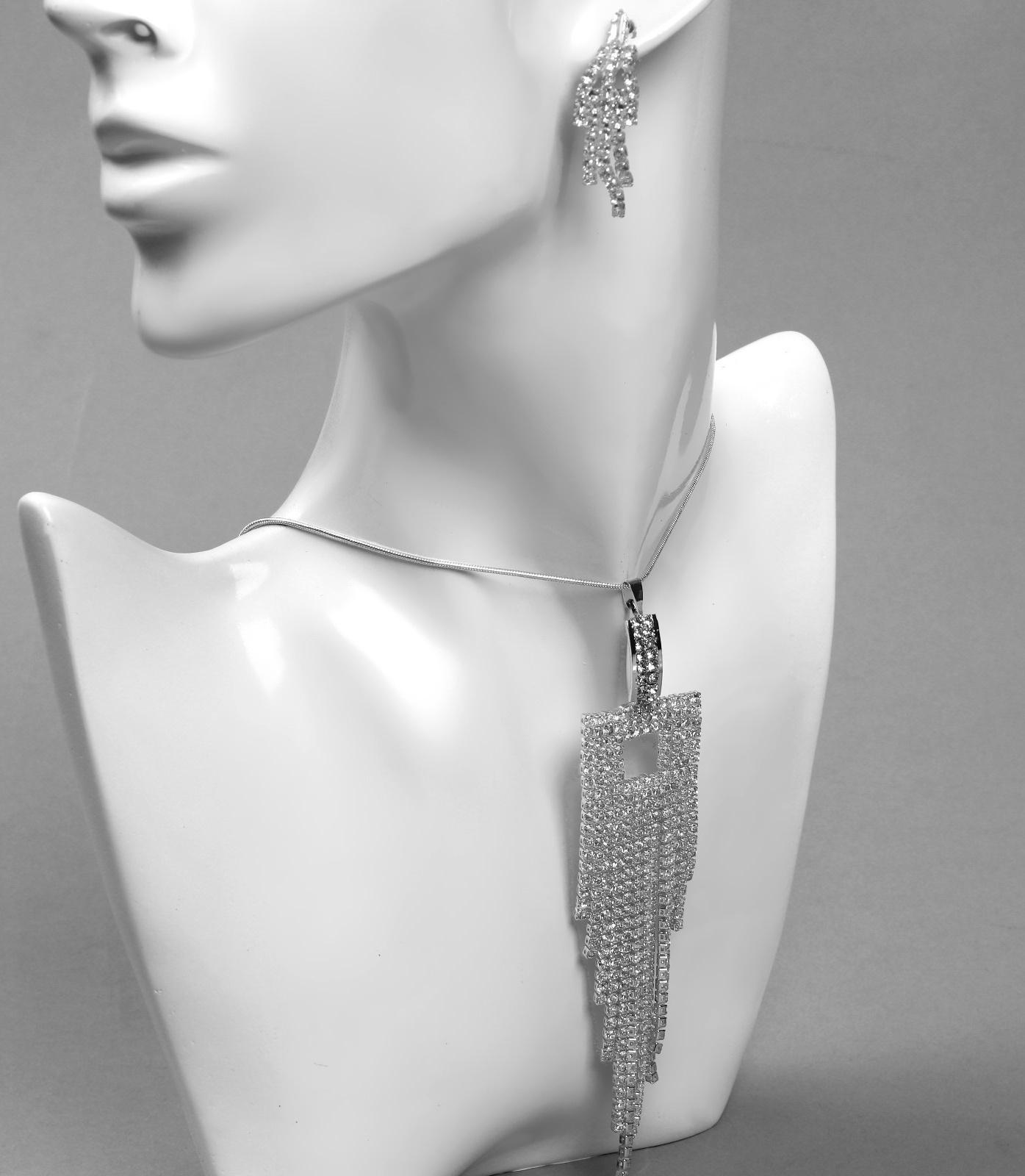 Гарнитур 2 предмета: серьги, кулон 