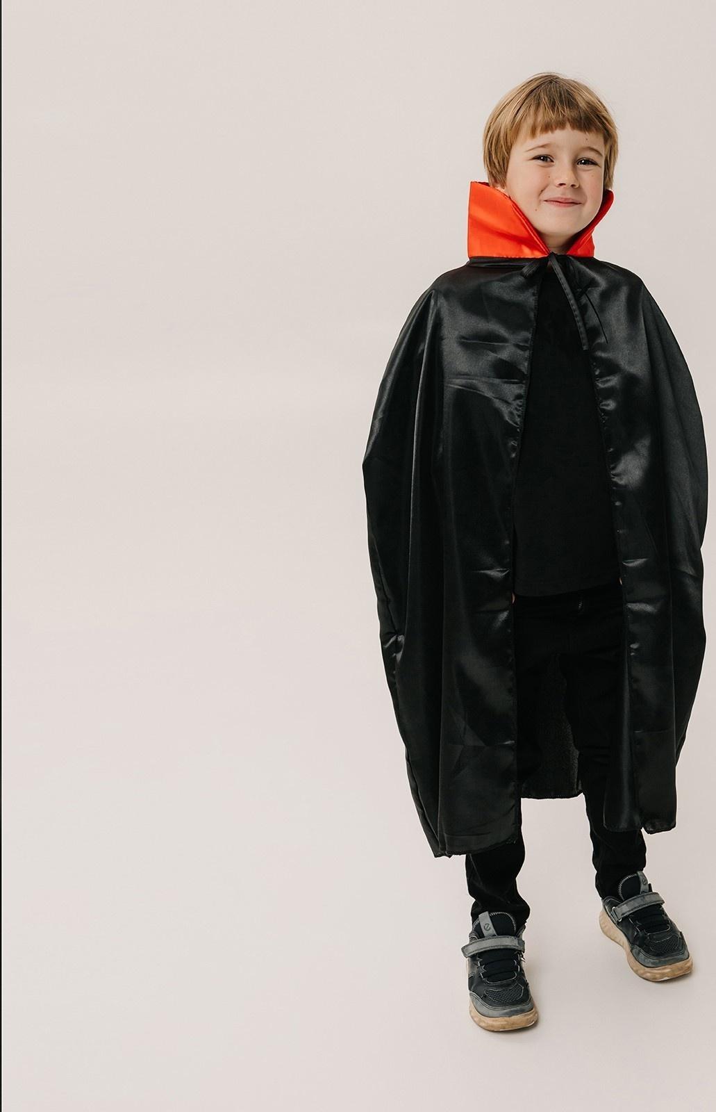 Карнавальный набор «Кровожадный вампир»: плащ и зубы