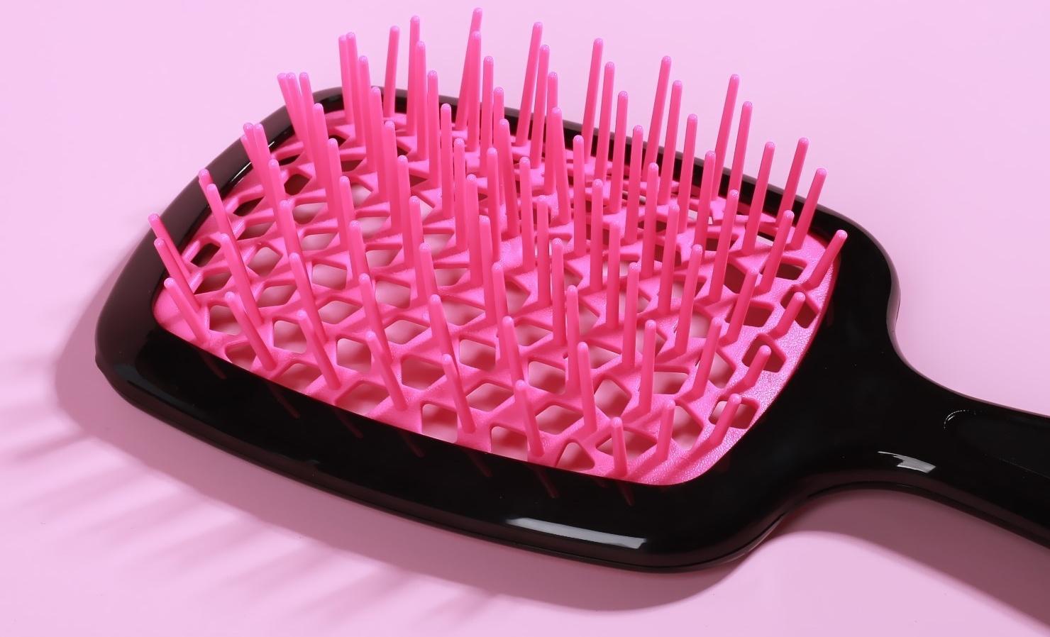 Расчёска массажная, широкая, вентилируемая, 8,5 × 20,5 см, PVC коробка, цвет чёрный/розовый