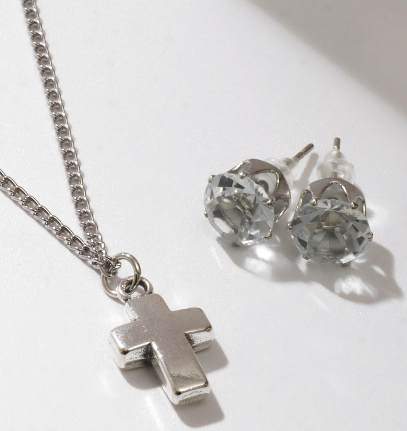 Гарнитур 2 предмета: серьги, кулон 