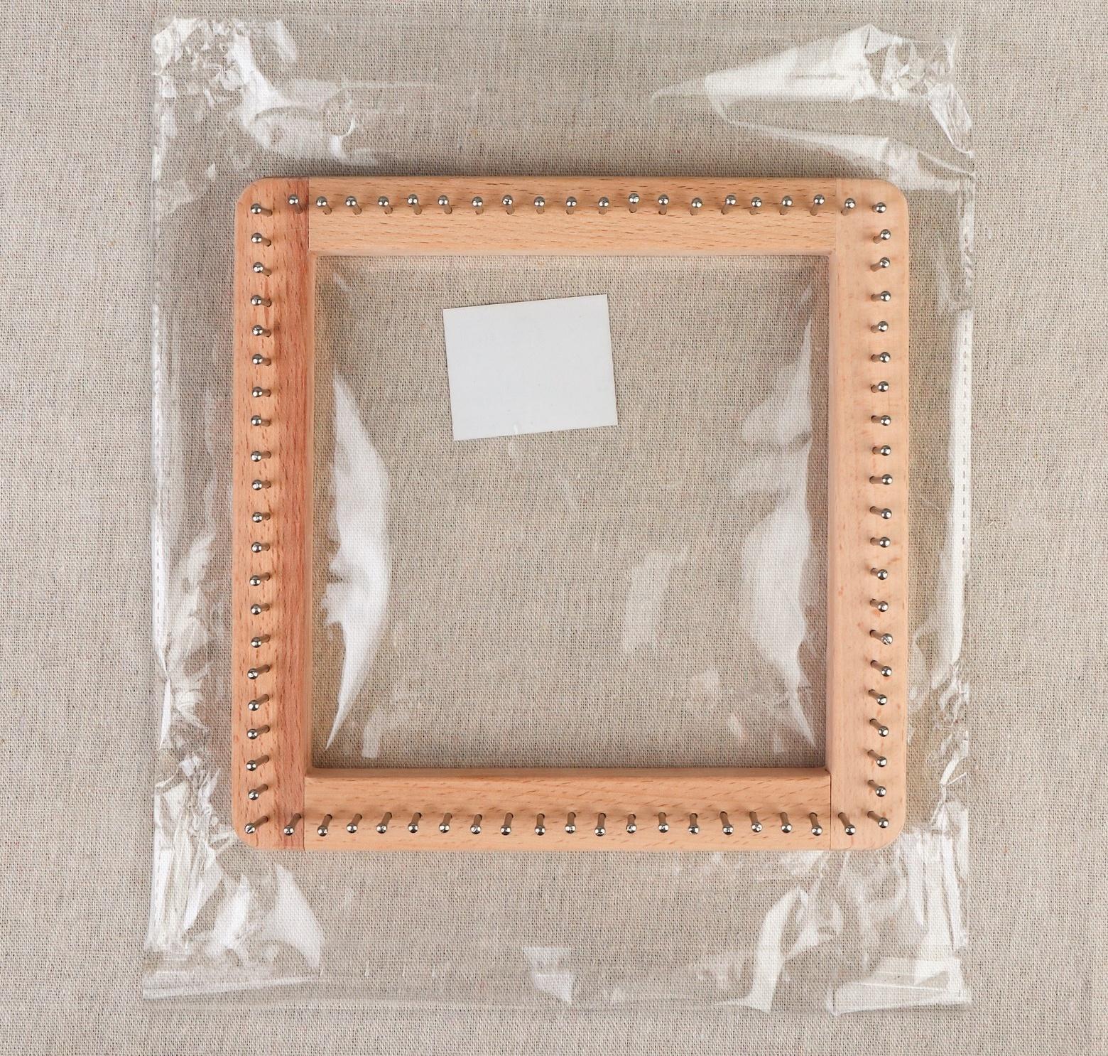Устройство для плетения, деревянное, с металлическими штырями, 20 × 20 × 3,5 см