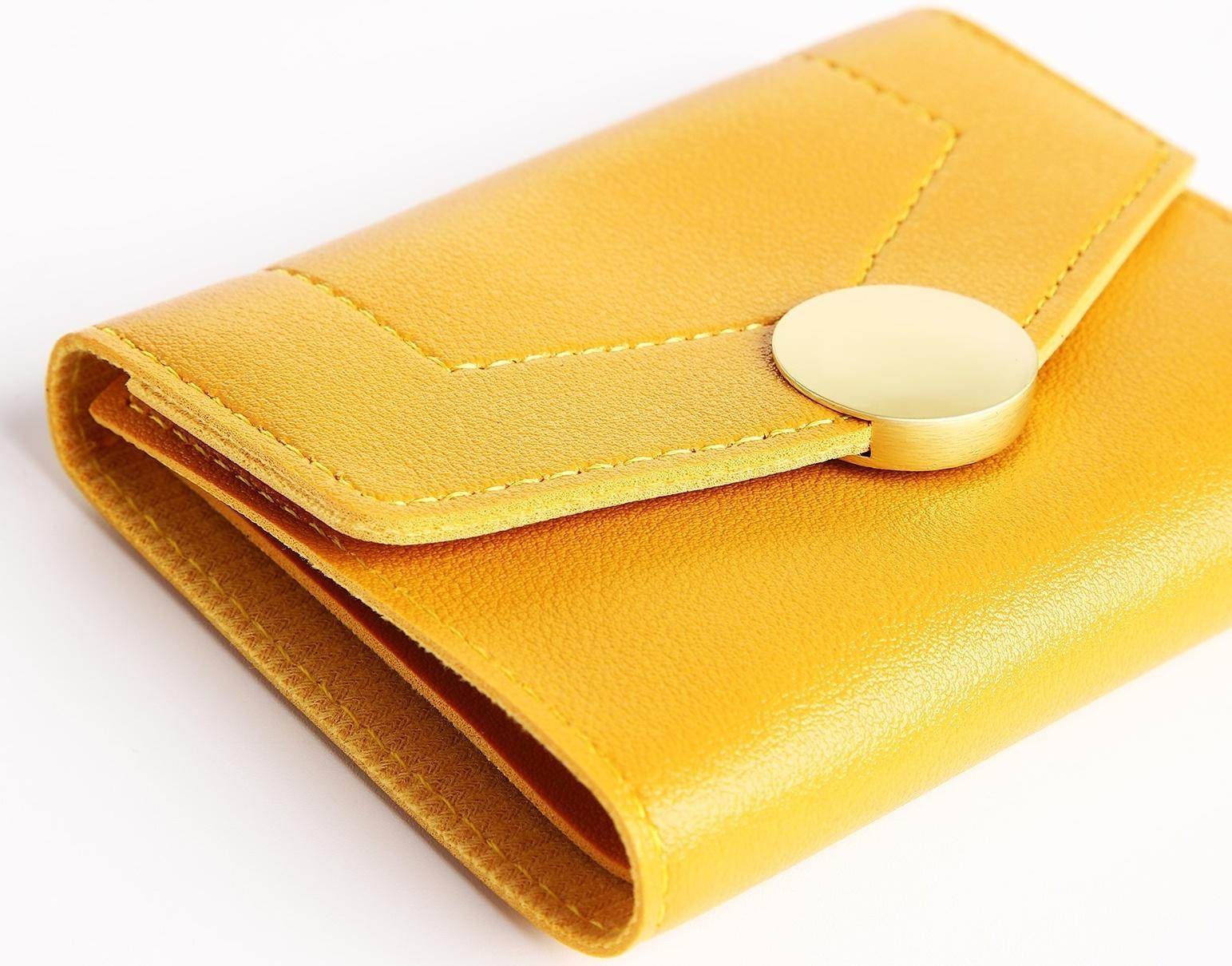 Кошелёк на кнопке, цвет жёлтый