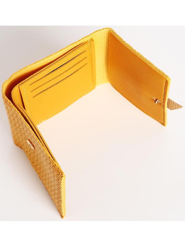 Кошелёк на кнопке, цвет жёлтый