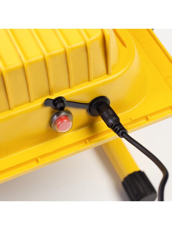 Фонарь-прожектор аккумуляторный, переносной 200 Вт, 20000 мАч, IP67, 12 ч работы, 28 х 34 см   97601