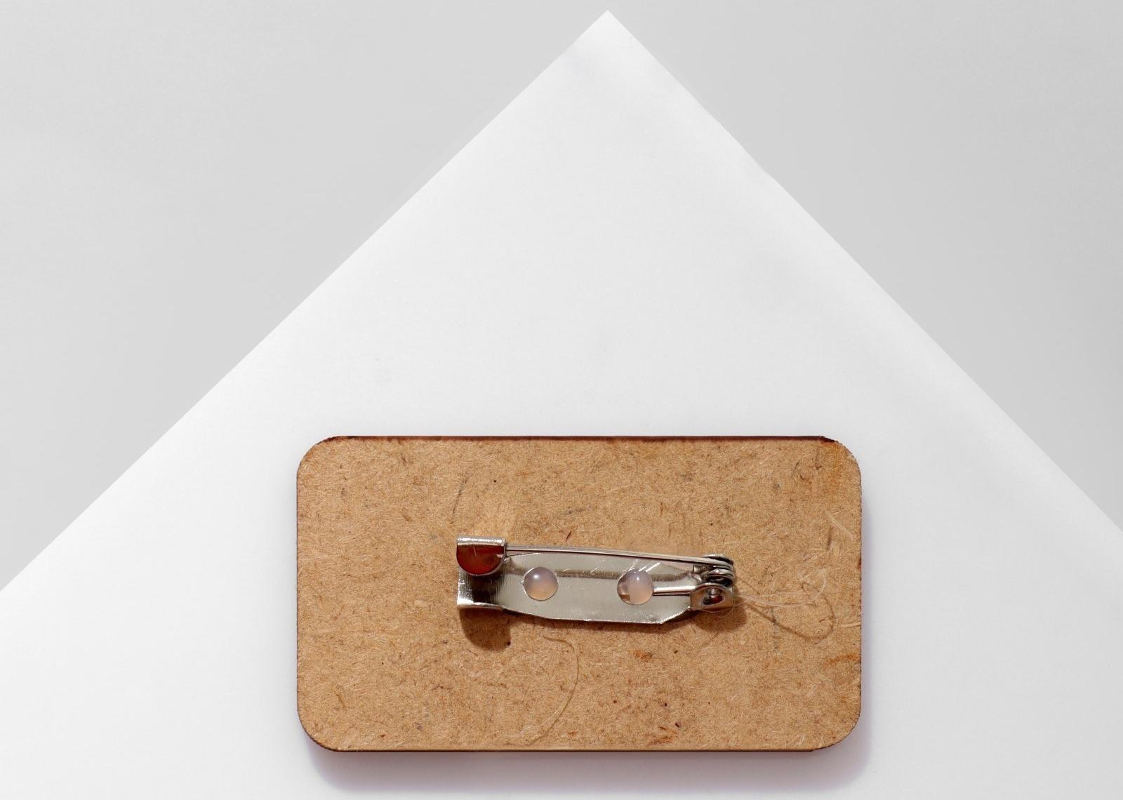 Брошь деревянная 