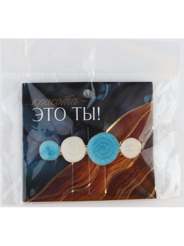 Стильная заколка на подложке 