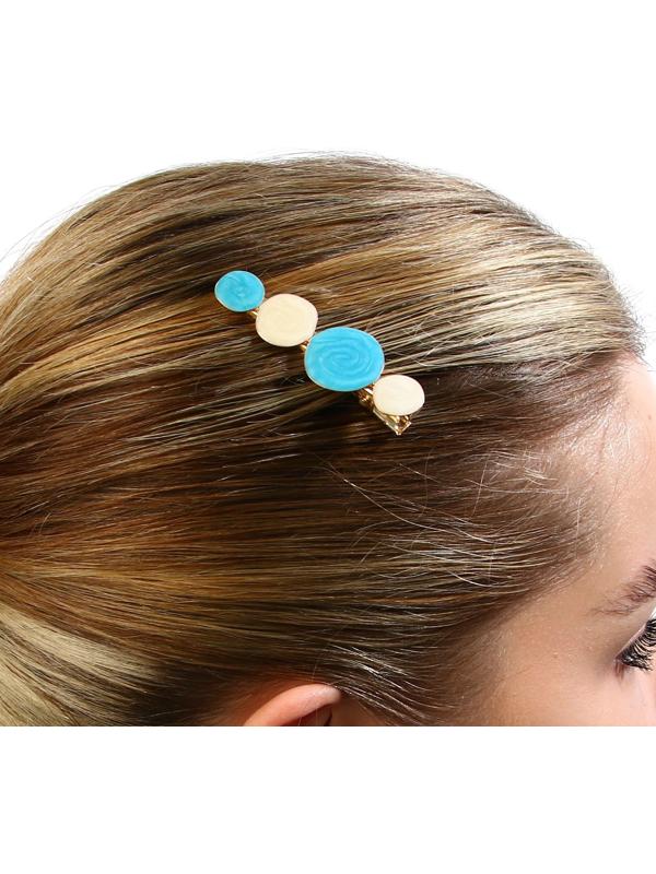 Стильная заколка на подложке 