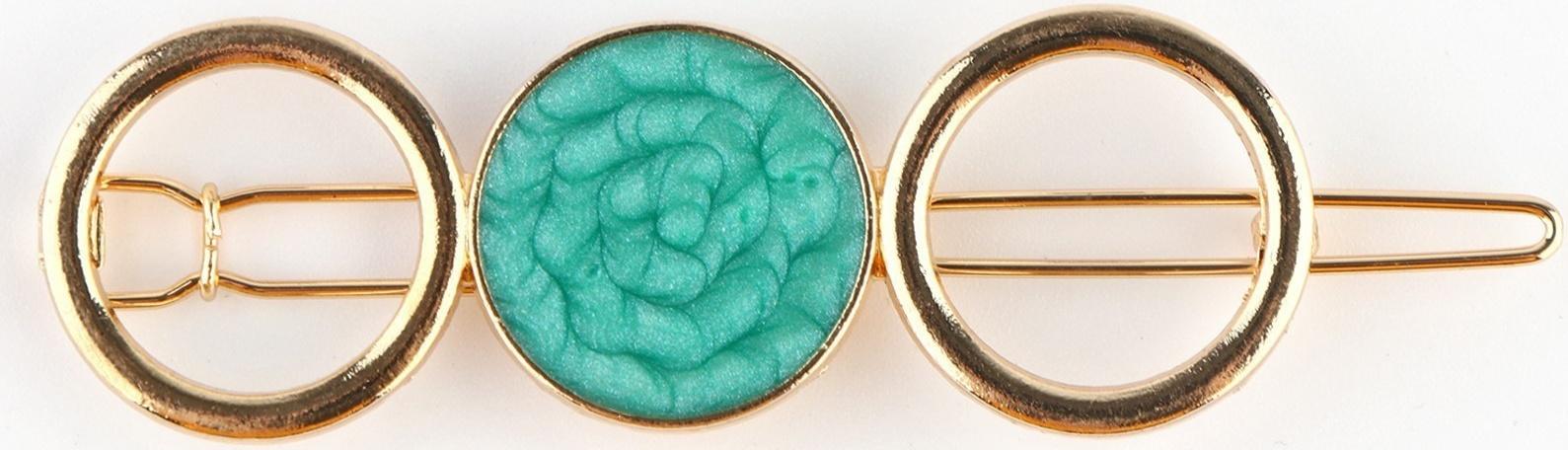 Стильная заколка на подложке 