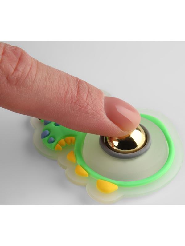 Нашивка силиконовая «Динозавр», светящаяся, 5,5 × 4 см, цвет зелёный