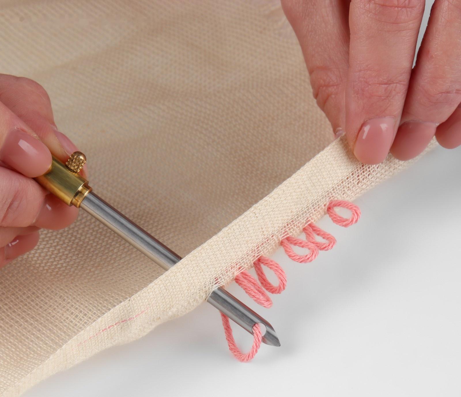 Иглы для вышивания, для ковровой техники, 3 шт, с держателем, d = 2,5/3,5/5 мм, цвет серебряный