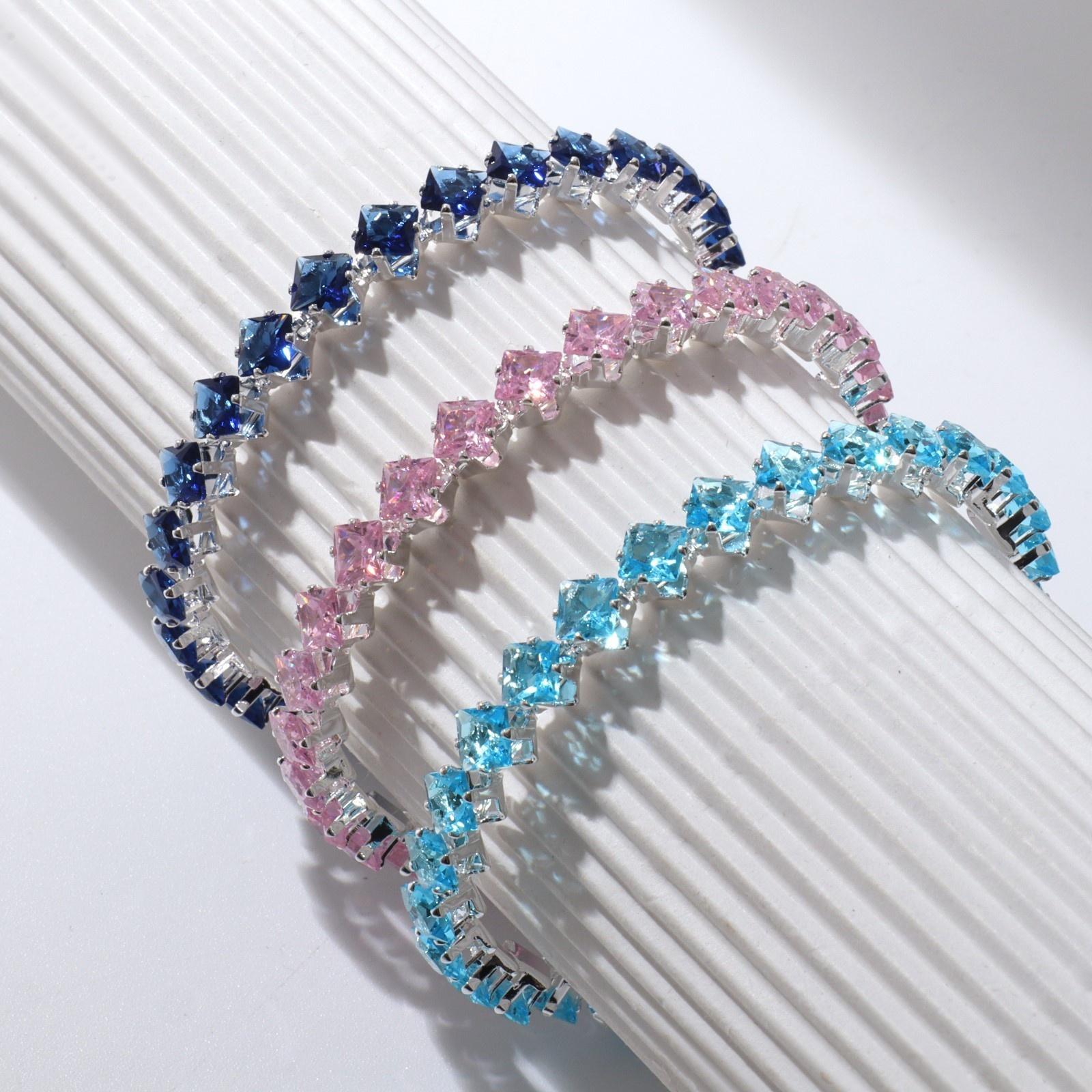 Браслет со стразами 