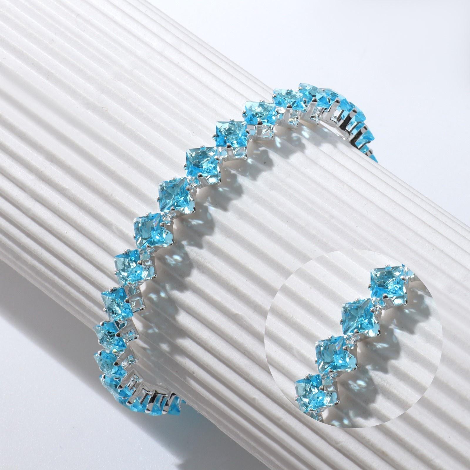 Браслет со стразами 