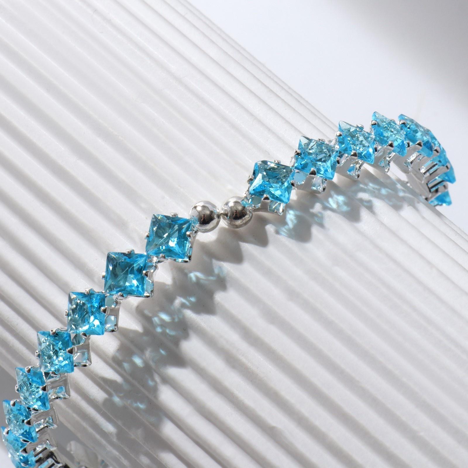 Браслет со стразами 