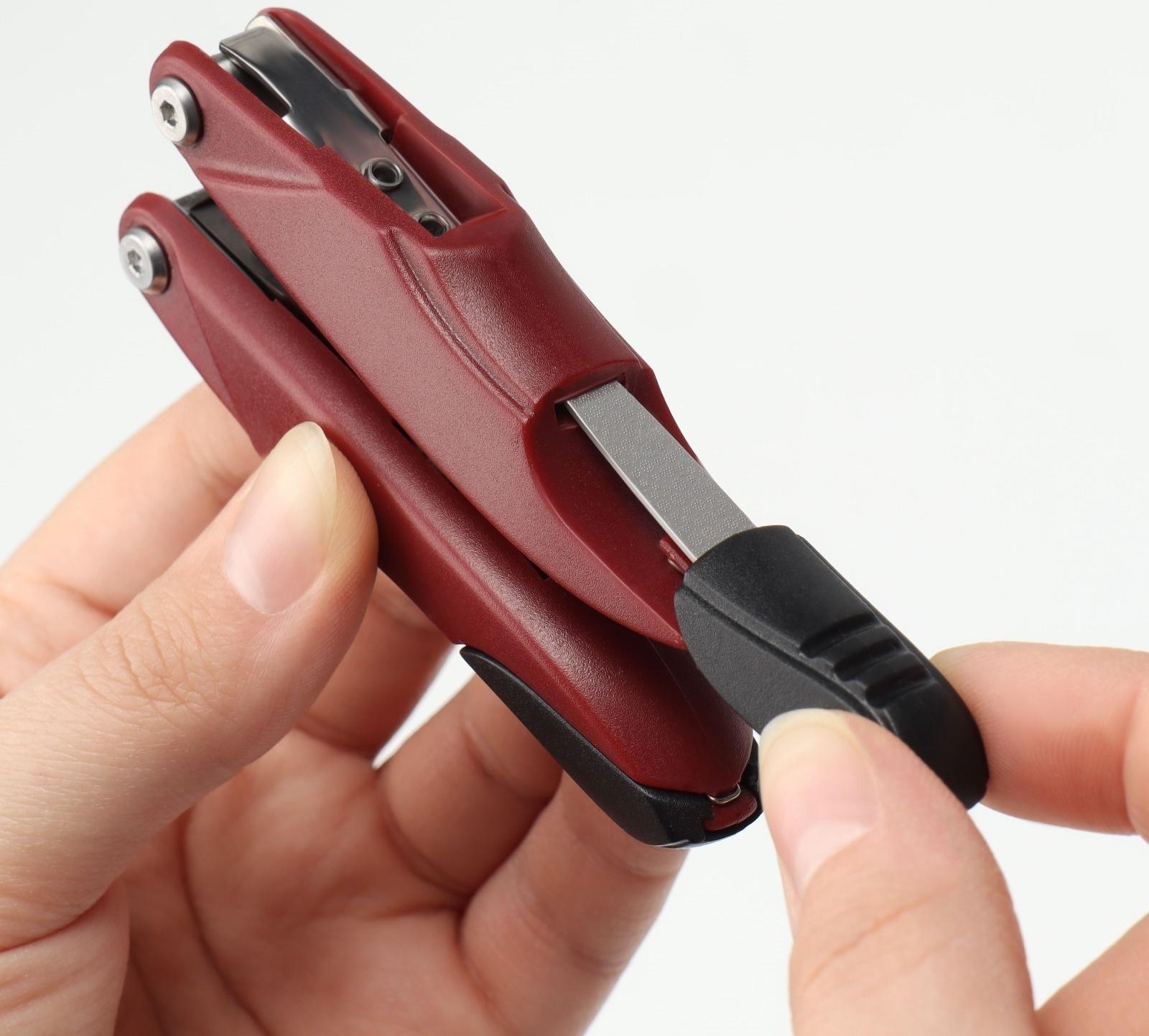 Кусачки педикюрные, 3 в 1, с пилочкой, изогнутое лезвие, складные, 8,7 см, длина лезвия - 18 мм, цвет бордовый