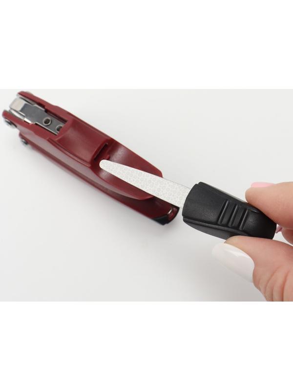 Кусачки педикюрные, 3 в 1, с пилочкой, изогнутое лезвие, складные, 8,7 см, длина лезвия - 18 мм, цвет бордовый