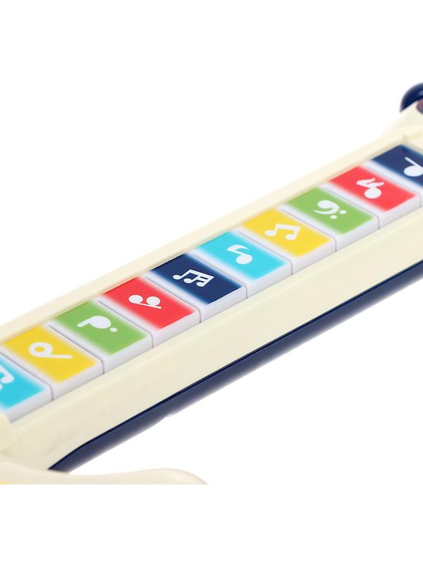 Музыкальная гитара, звук, свет