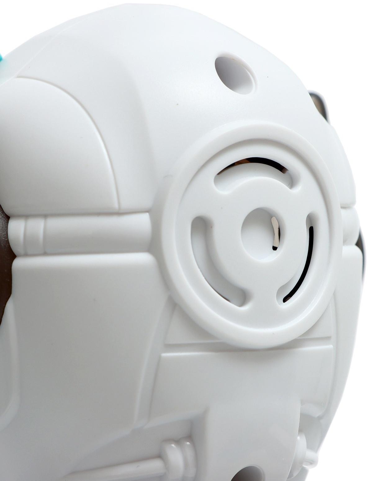 Робот «Атакер», радиоуправление, голосовое управление, свет, звук, с аккумулятором