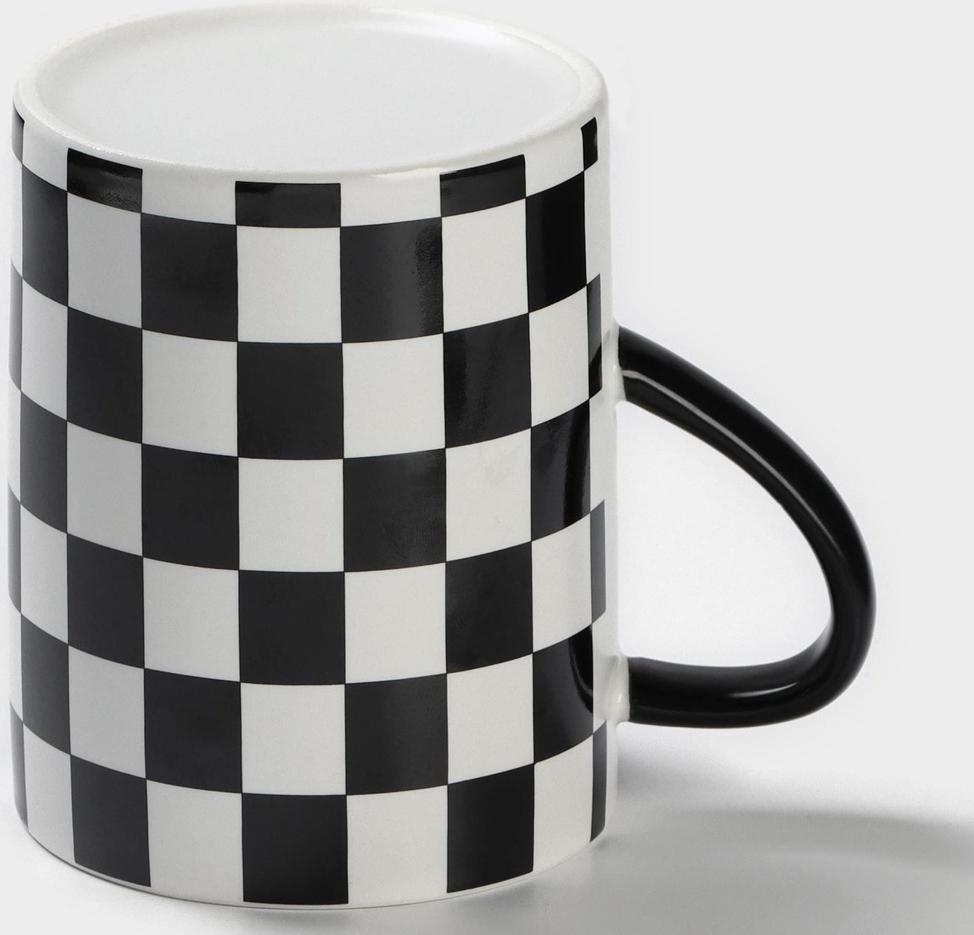 Кружка керамическая с ложкой «Абстракт», 400 мл, цвет чёрный и белый