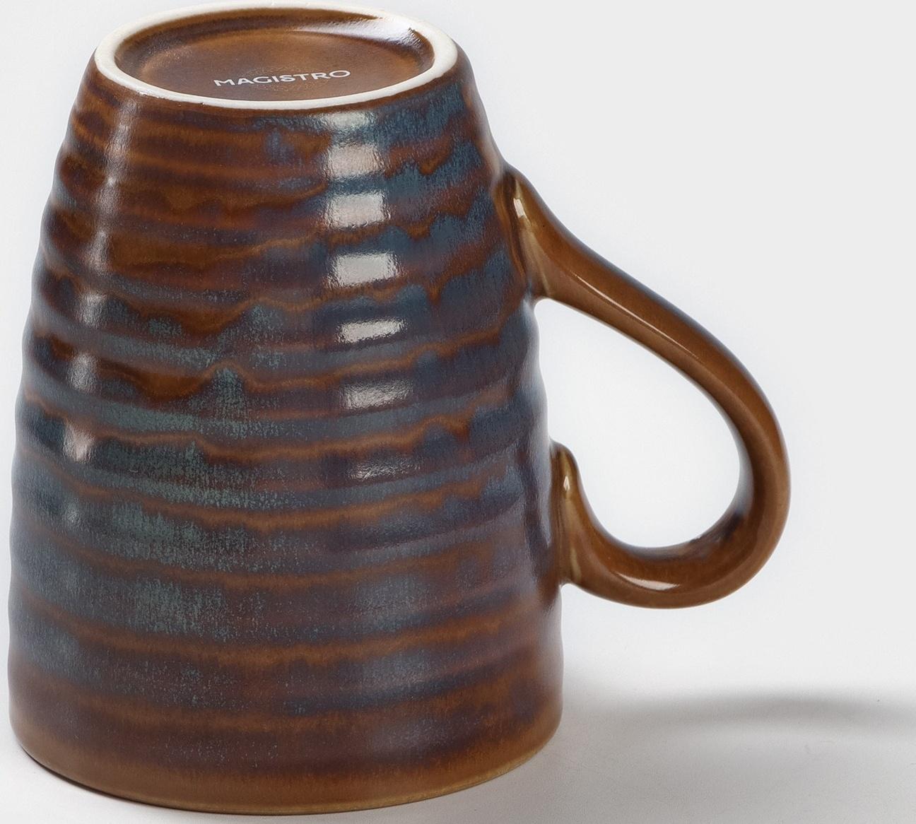 Кружка фарфоровая Magistro Garland, 320 мл, цвет синий