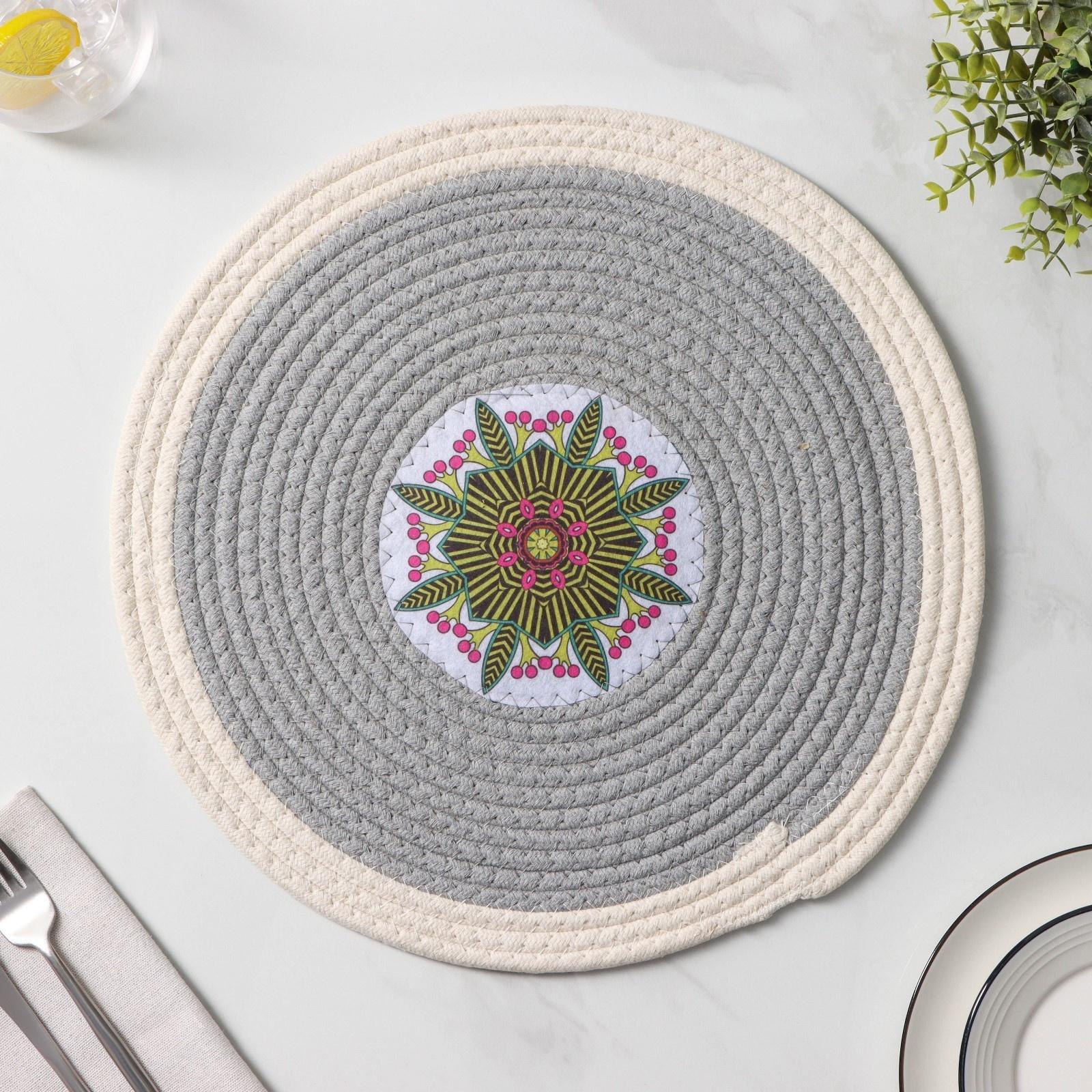 Салфетка сервировочная на стол Доляна «Мира», d=38 см, хлопок, цвет серый, рисунок МИКС