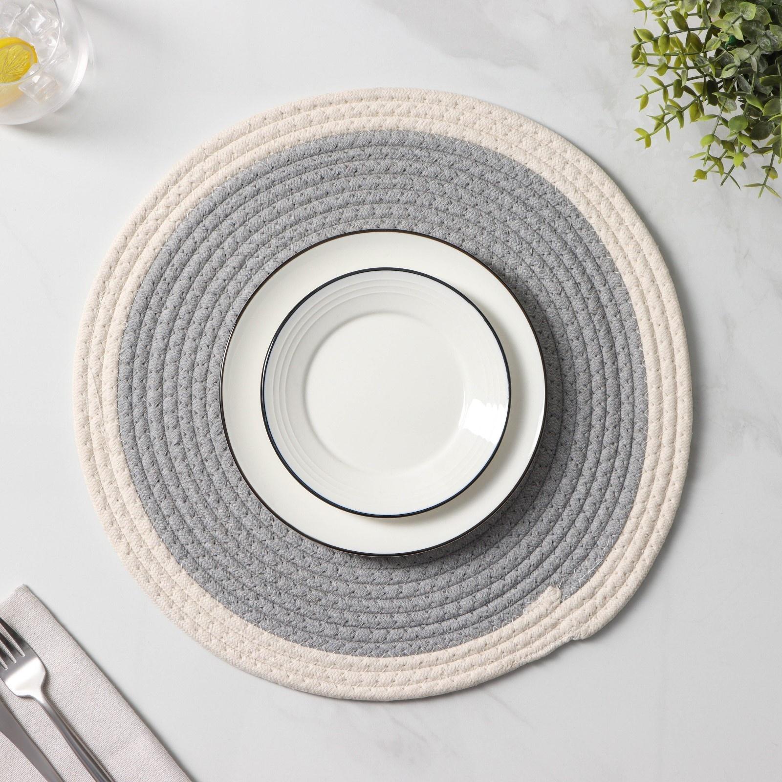 Салфетка сервировочная на стол Доляна «Мира», d=38 см, хлопок, цвет серый, рисунок МИКС