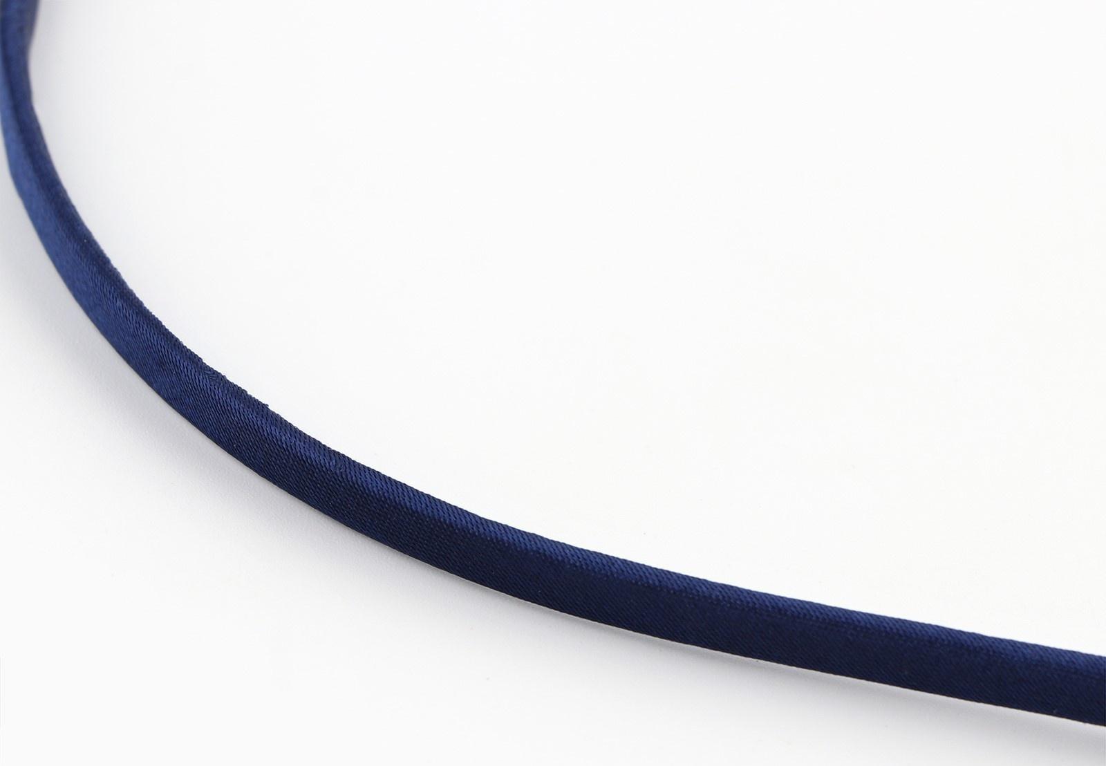 Ободок для волос с декоративными элементами 