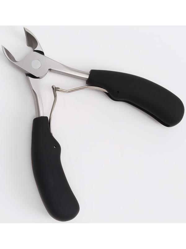 Кусачки педикюрные, с колпачком, с прорезиненной ручкой, изогнутое лезвие, 12,5 см, длина лезвия - 15 мм, цвет чёрный/серебристый