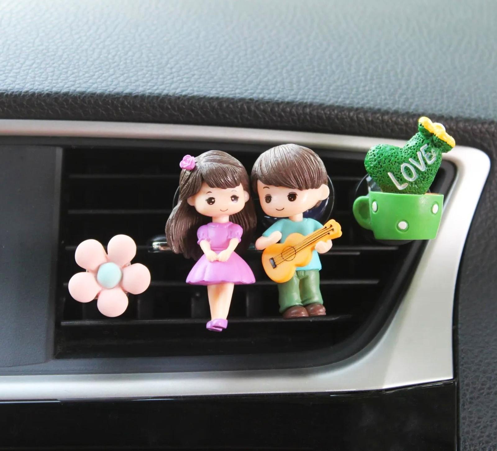 Игрушка в дефлектор авто, влюбленная парочка, к4
