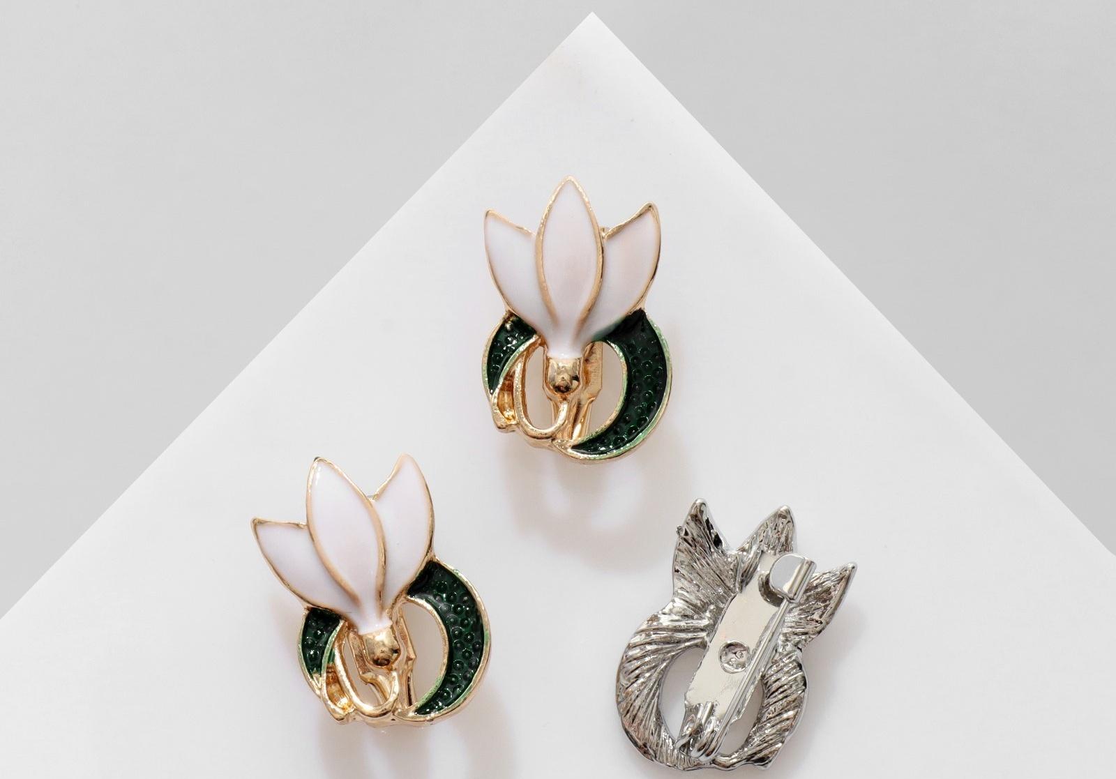 Брошь «Цветок» подснежник с завитком / 12 шт.