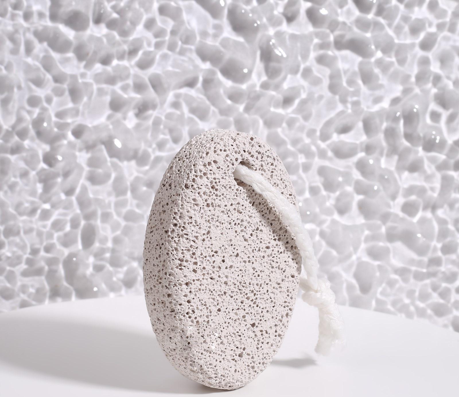 Пемза для педикюра, с подвесом, 7,2 × 5 см, цвет белый