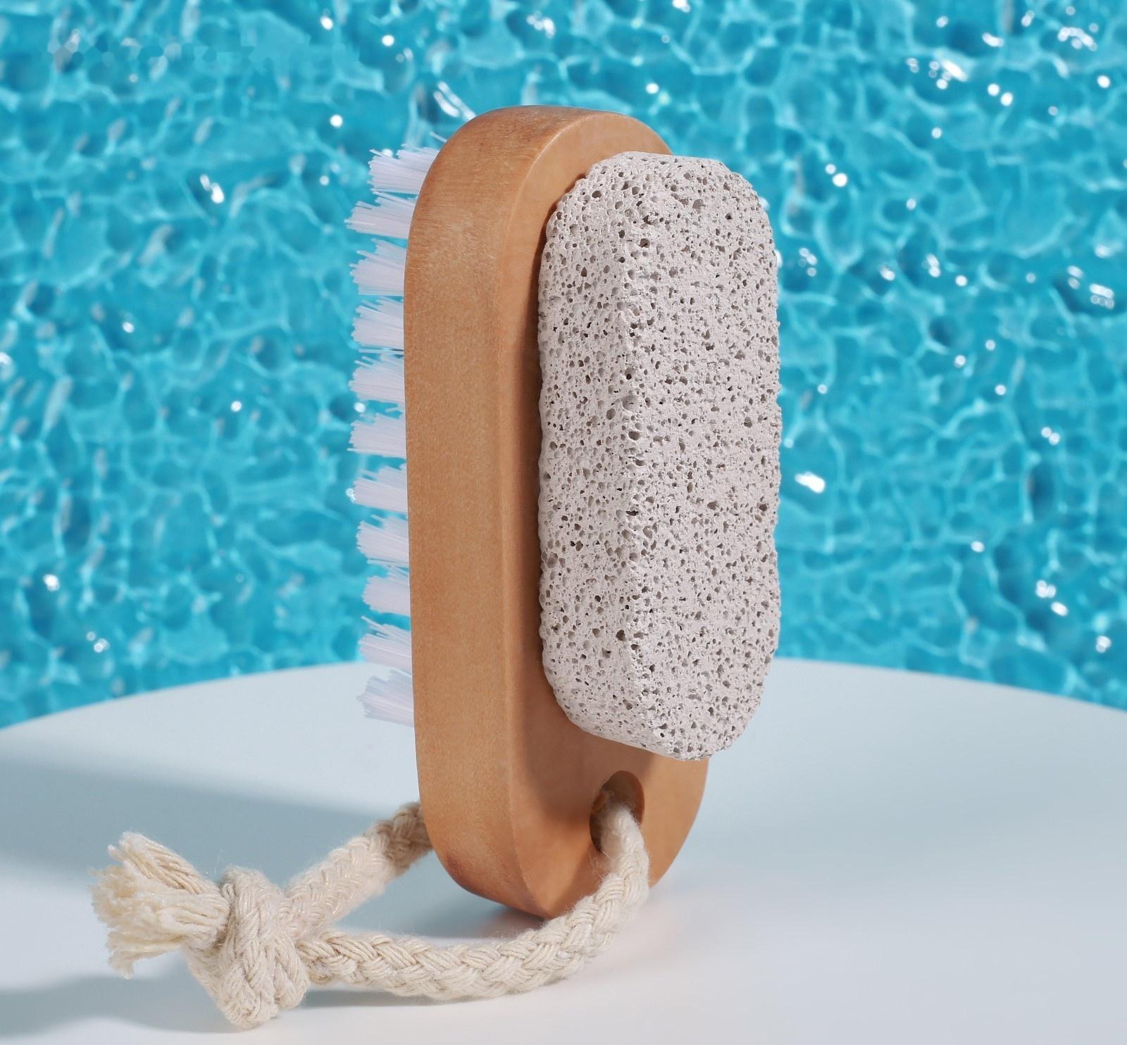 Пемза для педикюра с щёткой, с подвесом, искусственная щетина, 9,5 × 4 см, цвет коричневый