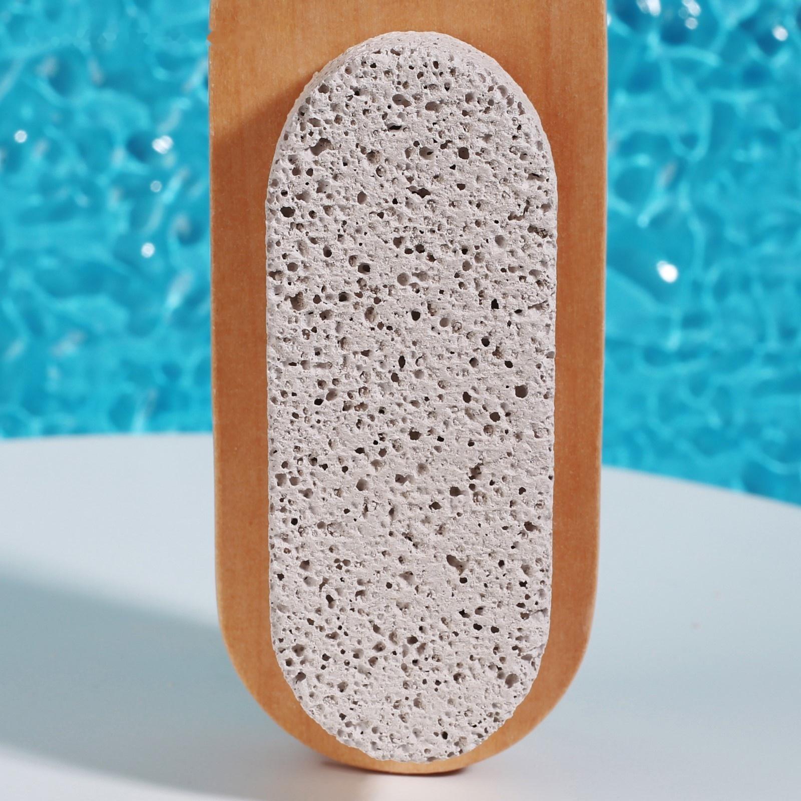 Пемза для педикюра с щёткой, с подвесом, искусственная щетина, 9,5 × 4 см, цвет коричневый