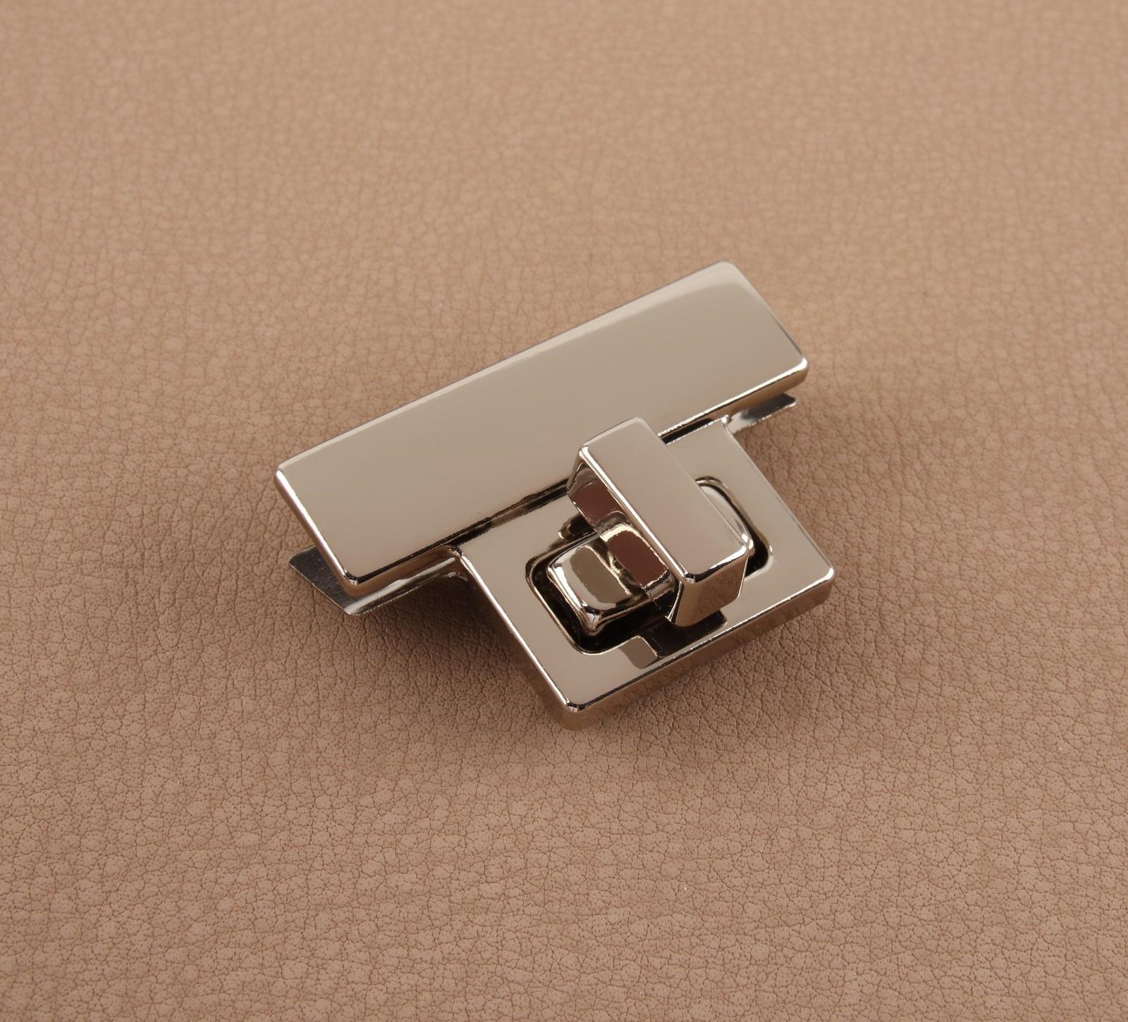 Застёжка для сумки, 3,9 × 2,6 см, цвет жемчужный серебряный