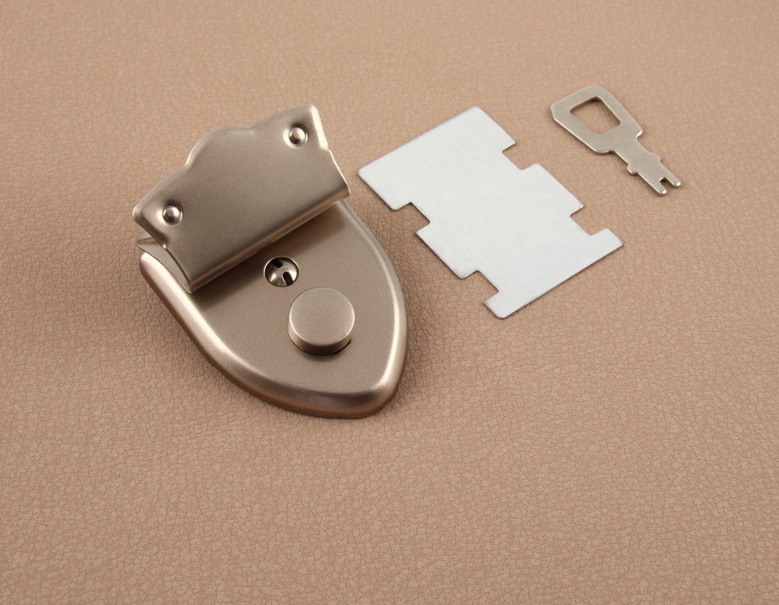 Застёжка для сумки, 3,8 × 5 см, цвет жемчужный серебряный