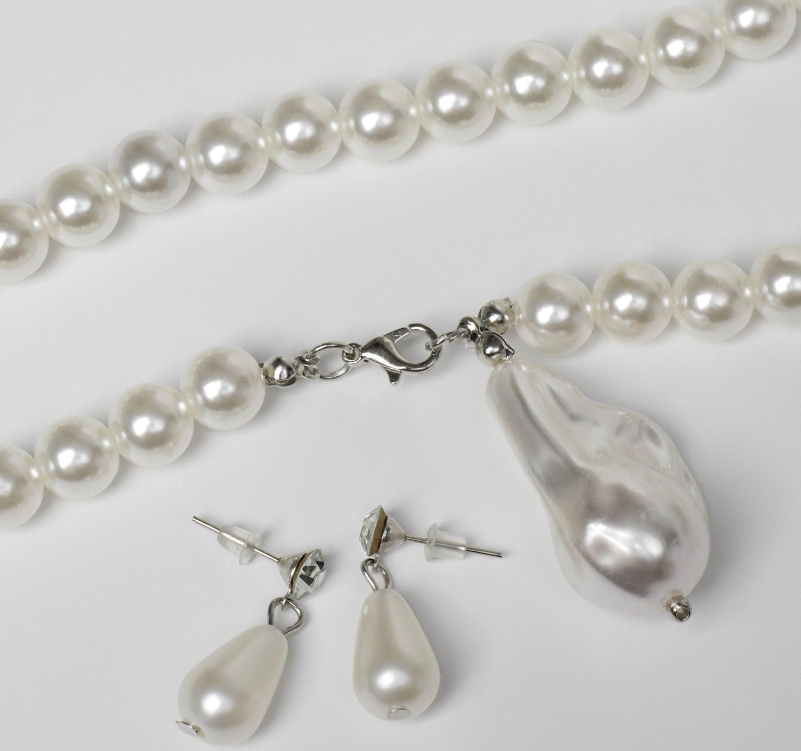 Колье на декоративной основе 