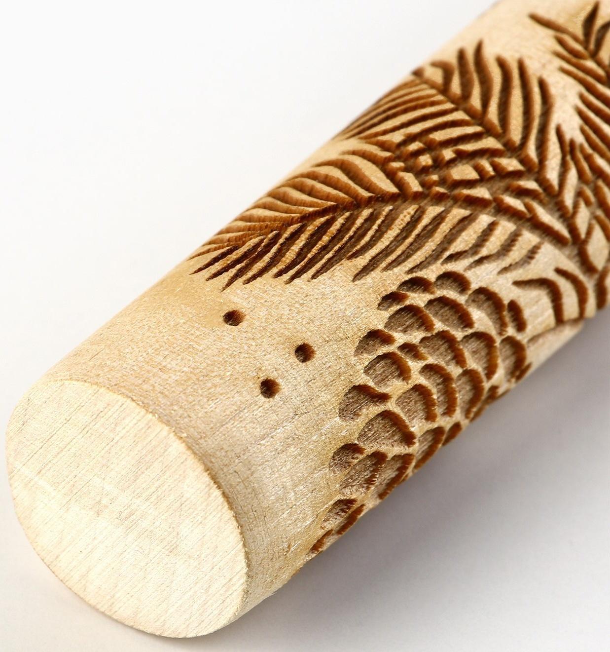 Скалка деревянная с узорами «Шишки» для выпечки, 30 см