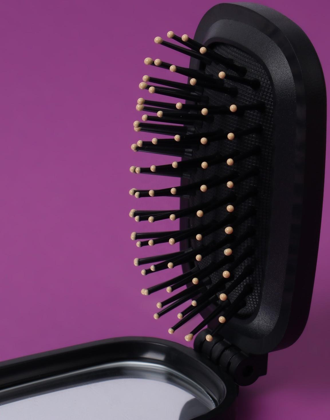 Расчёска массажная, складная, зеркалом, 9,5 × 5,5 см, цвет чёрный
