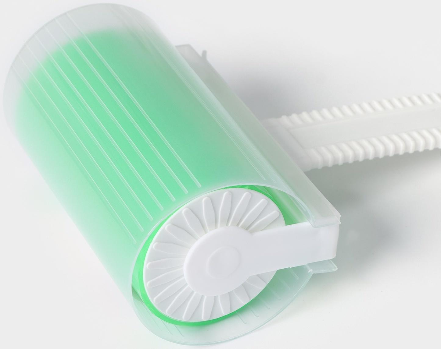 Ролик для чистки одежды в футляре силиконовый, 17×11×6 см, цвет зелёный
