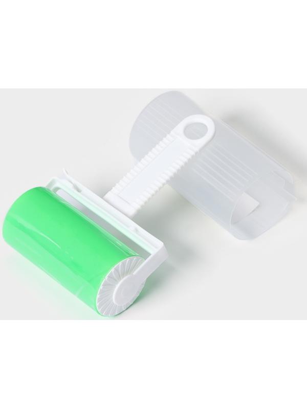 Ролик для чистки одежды в футляре силиконовый, 17×11×6 см, цвет зелёный