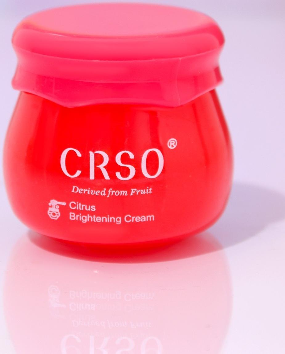 Увлажняющий бальзам для губ с клубникой