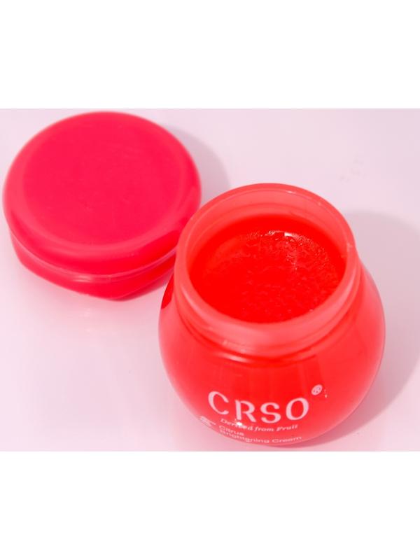 Увлажняющий бальзам для губ с клубникой