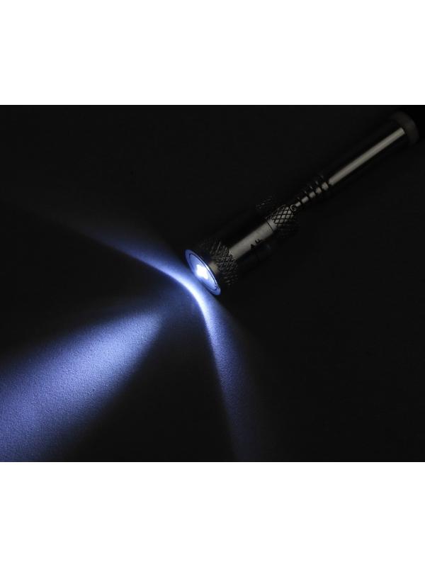 Магнит телескопический с фонариком ТУНДРА, диаметр 17 мм, 190 - 800 мм, до 2 кг