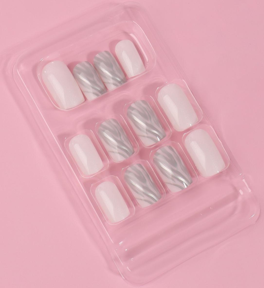 Накладные ногти «Zebra», 24 шт, с клеевыми пластинами, форма мягкий квадрат, цвет белый/серебристый