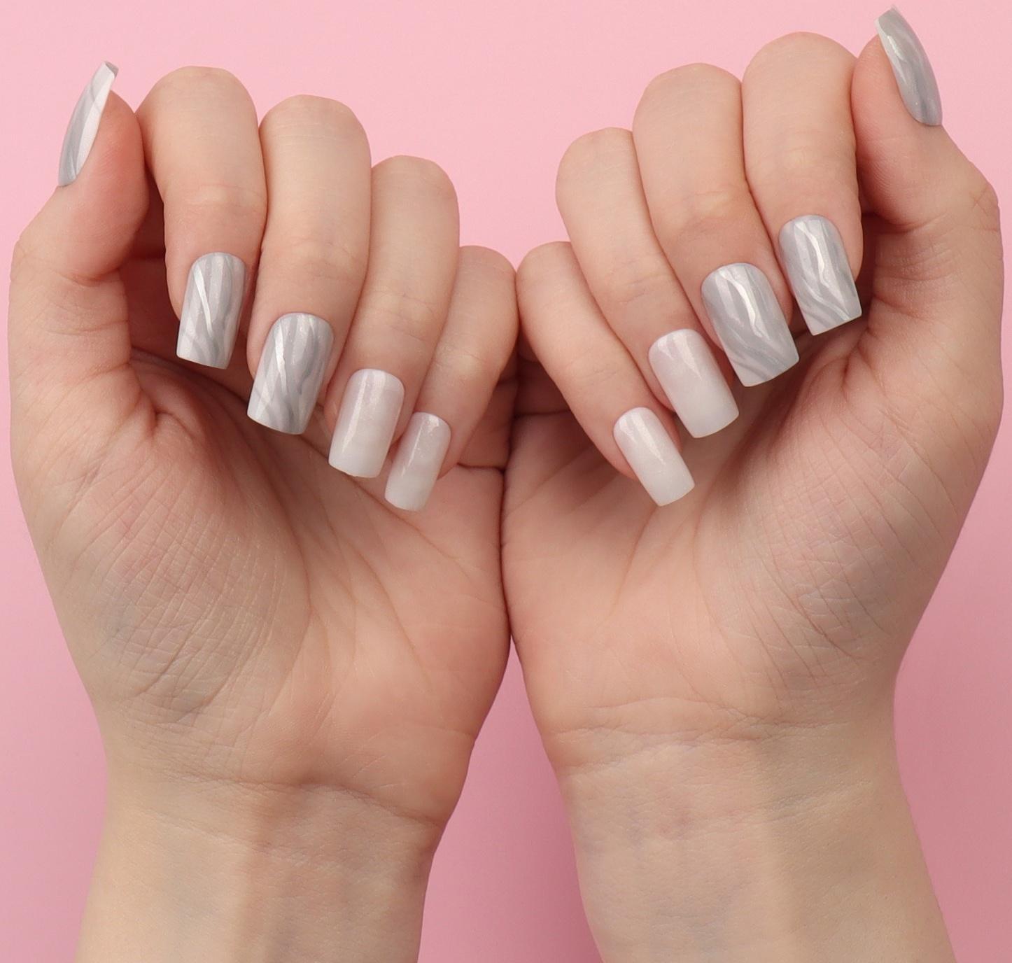 Накладные ногти «Zebra», 24 шт, с клеевыми пластинами, форма мягкий квадрат, цвет белый/серебристый
