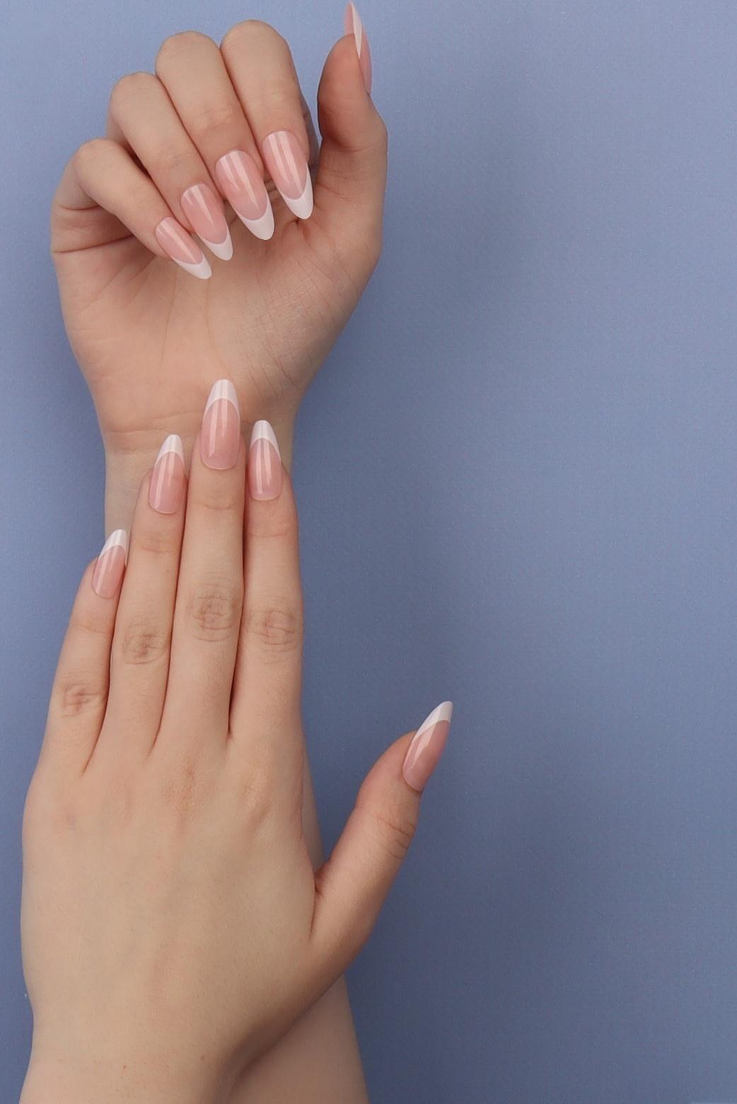 Накладные ногти «Classic French», 24 шт, с клеевыми пластинами, форма миндаль, цвет нежно-розовый/белый