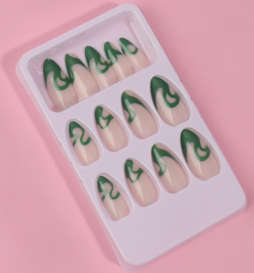 Накладные ногти «Pattern», 24 шт, с клеевыми пластинами, форма миндаль, цвет молочный/зелёный