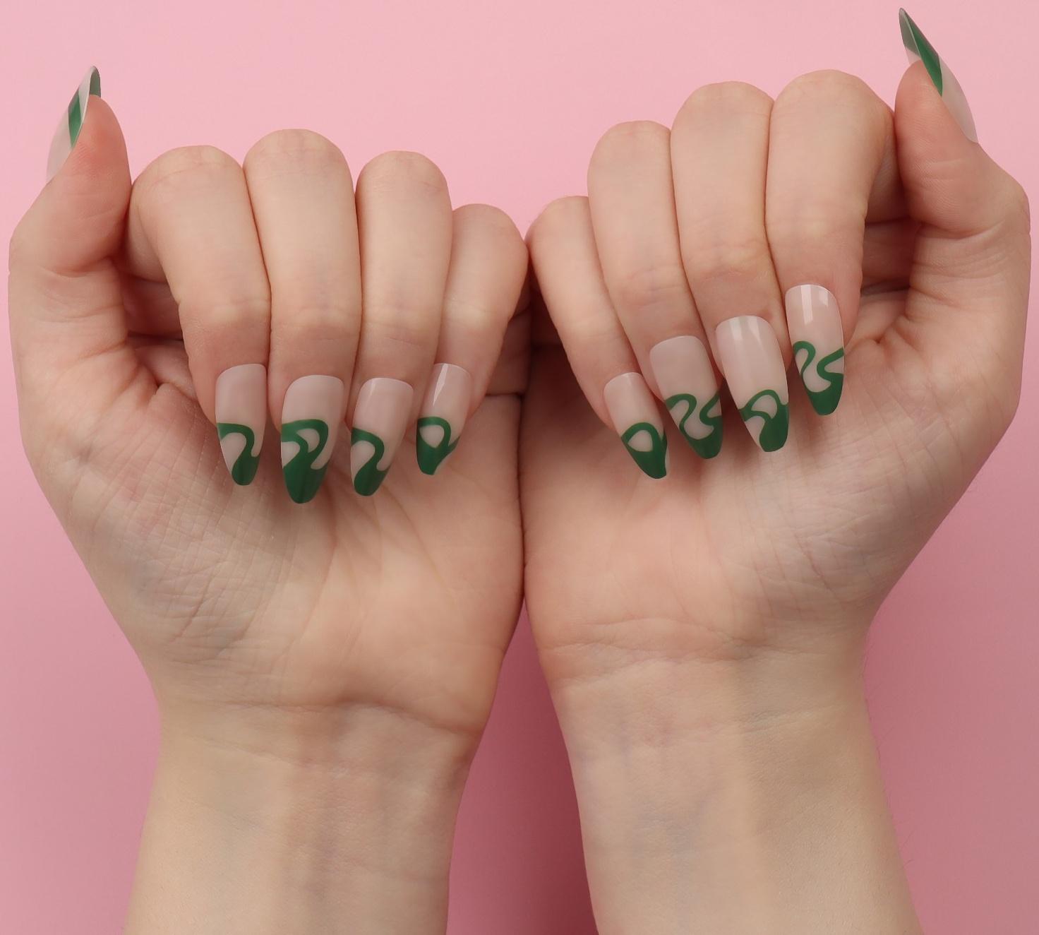 Накладные ногти «Pattern», 24 шт, с клеевыми пластинами, форма миндаль, цвет молочный/зелёный